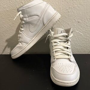 Air Jordan 1 Triple White (mid)